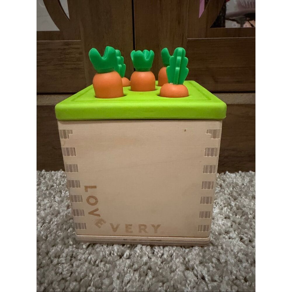 Lovevery interchangeable Carrot Lid